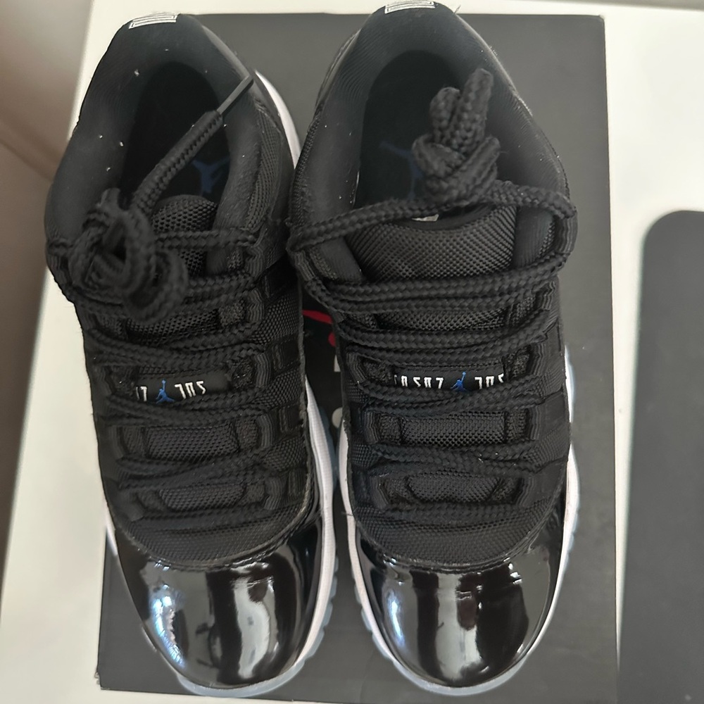 Kids Jordan 11 low - Picture 4 of 6